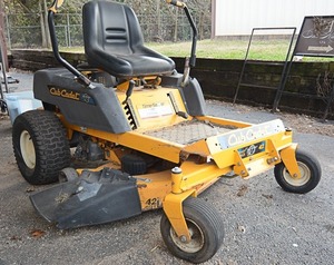 lot 5 image: Cub Cadet Pivot Axle Mower RZT 42
