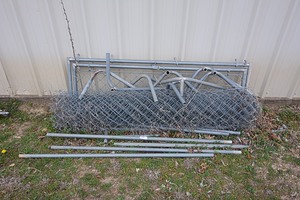 lot 476 image: Chain Link Dog Pen