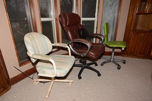 lot 137 image: Brown Leather Desk Chair, Tan Leather Desk Chair, Green Desk Chair