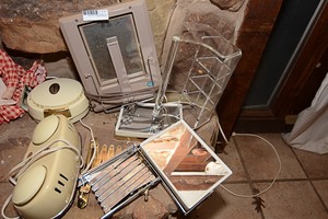 lot 145 image: Assorted cosmetic items