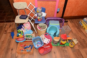 lot 158 image: Miscellaneous toys & office sitting chairs