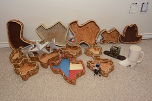lot 189 image: Texas-themed memorabilia