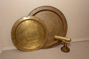 lot 177 image: Large Brass Decor Plates (Largest Approx. 30 wide) and Brass Desk Lamp