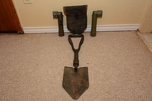 lot 167 image: Military Trench Tool with Carry Case and Military Issue Angle Flashlights