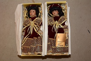 lot 512 image: Two Mann Dolls with Certificate of Authenticity