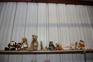 lot 418 image: Boyds Teddy Bears and Figurines