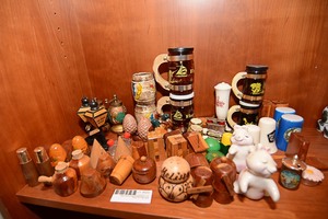 lot 420 image: Uniqe Salt and Pepper Shakers from Around the U.S.A.