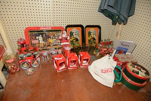lot 433 image: Coca Cola Collectibles