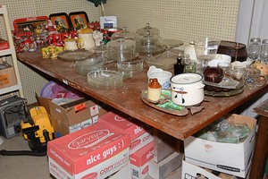 lot 515 image: Assorted Glass