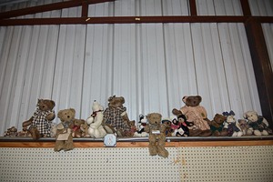lot 441 image: Boyds Teddy Bears and Figurines