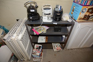 lot 444 image: Electric Tea Kettle, Food Processor, and Black & Decker Kitchen Appliances