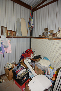 lot 445 image: Assorted House Hold Items