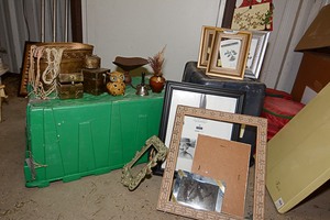 lot 452 image: Candle Holder, Home Decor, picture frames