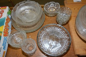 lot 458 image: Assorted Glassware