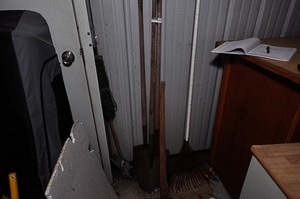 lot 287 image: Miscellaneous garden tools, 3 shovels, 1 rake, & 1 axe