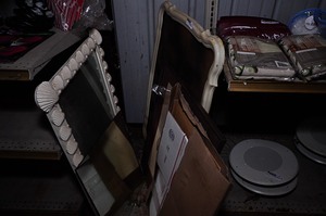 lot 262 image: Assorted picture frames & mirrors