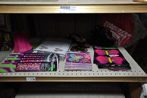 lot 261 image: Assorted party supplies, flip-flops, & plastic wall clock