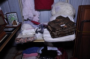 lot 252 image: Assorted fabrics & bedcovers