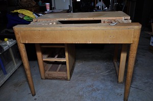 lot 311 image: Expandable Saginaw Furniture Shops work desk