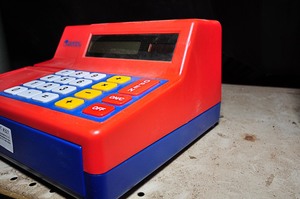 lot 327 image: Learning Resources toy cash register with play money included