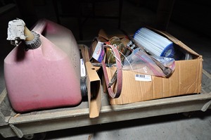 lot 349 image: Assorted automotive items & gasoline storage can