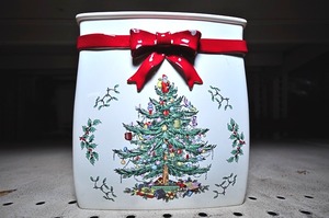 lot 370 image: Spode Hand Painted Christmas Decoration