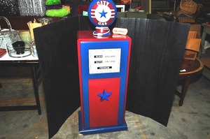 lot 377 image: Gas Pump Theme Childs Storage Cabinet and Exxon Mobile Promotional Box
