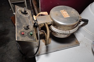 lot 379 image: Commercial Resturant Crepe Maker