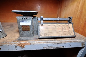 lot 382 image: Vintage Triner Airmail Accuracy Postal Scale