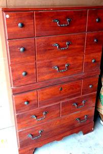 lot 2 image: Nice 5 Drawer Bedroom Dresser