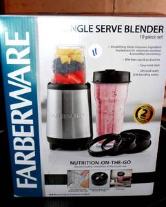lot 11 image: FARBERWARE SINGLE SERVE BLENDER (10 PC SET) AS SHOWN