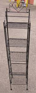 lot 15 image: PORTABLE 5 SHELF METAL STAND - PERFECT FOR PLANT OR OUTDOOR DISPLAYS - FOLDS FLAT