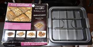 lot 16 image: CHICAGO METALLIC SLICE SOLUTIONS BROWNIE PAN - NIB