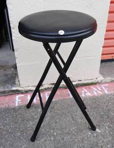 lot 49 image: EXCELLENT PORTABLE FOLDUP ROUND STOOL