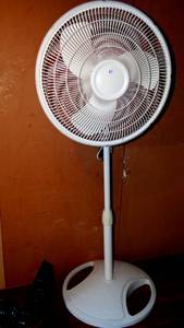 lot 51 image: GALAXY ROTATING FLOOR FAN - WORKS