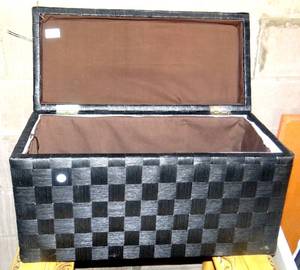 lot 64 image: NICE STORAGE BOX WITH BLACK CHECKERBOARD DESIGN IN VG CONDITION
