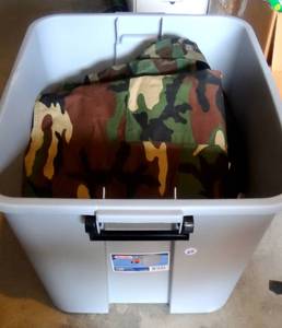 lot 69 image: STERILITE 20 GALLON PLASTIC TOTE WITH LID - FULL OF MENS CLOTHING