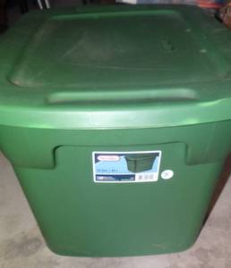 lot 71 image: STERILITE 18 GALLON PLASTIC TOTE WITH LID - GREEN