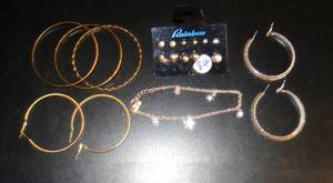 lot 84 image: ASSORTED JEWELRY LOT AS SHOWN