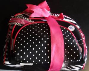 lot 85 image: 3 PIECE COSMETIC BAG SET - NEVER USED