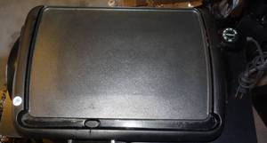 lot 105 image: PRESTO ELECTRIC FLAT GRIDDLE WITH POWER CORD