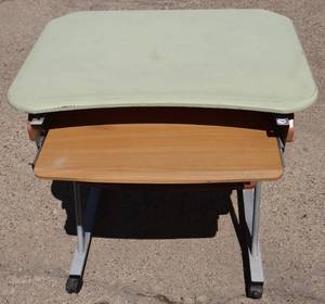lot 149 image: VINTAGE COMPUTER STATION ON CASTERS WITH PULL OUT KEYBOARD SHELF