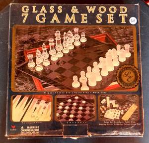 lot 211 image: GLASS & WOOD 7 GAME SET - CHESS, CHECKERS & MORE
