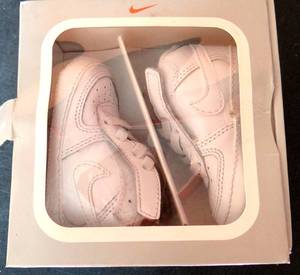 lot 214 image: BABYS FIRST PAIR OF NIKES - FORCE 1 GIFT PACK SIZE 2 C