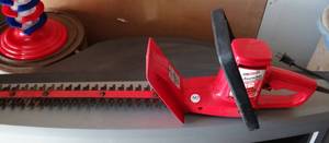 lot 237 image: SEARS BUSHWACKER 22 ELECTRIC HEDGE TRIMMER