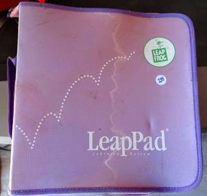 lot 239 image: LEAP PAD FEATURING FINDING NEMO READING CASSETTE AND ACTIVITY BOOK