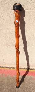 lot 245 image: CUSTOM HAND CARVED WALKING CANE WITH LEATHER GRIP