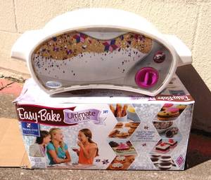 lot 247 image: EASY BAKE OVEN ONLY IN ORIG BOX WITH DIRECTIONS - NO UTENSILS
