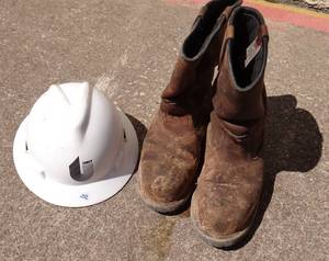 lot 252 image: RED WING OIL RESISTANT LONG WEAR BOOTS (SIZE 11 12) AND SAFETY HELMET