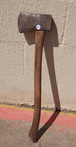 lot 253 image: VINTAGE DUNLAP WOODEN AXE